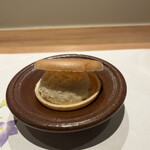 曙橋 かず - 店主おまかせコース７７００円。アイスモナカ。定番ですが、本日は梨を使っています。程が良いデザートです(^｡^)