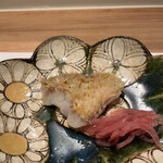 曙橋 かず - 店主おまかせコース７７００円。甘鯛松笠焼き。鱗はパリパリ、身はしっとりとした仕上がりで、皮目の脂がたまりません（╹◡╹）