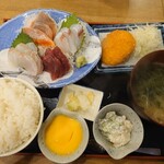 Isomaru Suisan - お刺身盛り合わせ定食