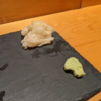 SUSHI TOKYO TEN、 横浜店 - ガリとおろし立てワサビ