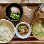 すき家 - 料理写真:牛まぜのっけ定食
(いわしつみれ汁に変更)