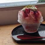Tsukimi tei - かき氷　いちごピスタチオ