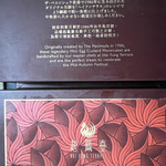 ザ・ペニンシュラ ブティック＆カフェ - 下の上箱を開けると上になり、上が開く