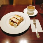 キハチ カフェ - 桃のパイ¥1300