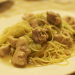 てだこ亭 - 地鶏とナーベラーのパスタ
