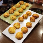 Tako Iso - ハーフ(たこ5個･あなご5個)800円
                        特別焼(ホタテ10個 1,500円)