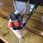 Heart Land Cafe - イチゴパフェ（600円）