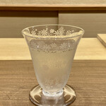 鎌倉 北じま - お水はWASAN
      富士山の麓、地下より汲み上げられる雪解け水、高嶋酒造さんの仕込み水です♪