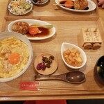 焼鳥とワイン カッシーワ 天王寺店 - 焼き鳥と親子丼のセット（焼き鳥は後から来た。笑）