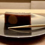 鎌倉 北じま - 月あかり
      丹波栗の栗きんとんを使った栗羊羹は、京都和久傳さんの季節品なのですね！
      甘さも程良く滑らかな羊羹の口当たりの優しさに、一目惚れしました♪
      とても上品な味です。