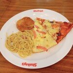 Shekizu - ピザ２種，スパゲティ，ポテト