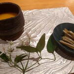 伊藤家のつぼ - 前菜のカボチャのすり流し、わさび茎漬け