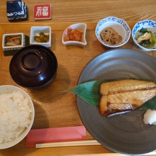 町屋ごはん 根菜料理と市場直送のお魚 東山やつはし_1