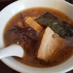 ごちそうラーメン おだしま屋 - 一見、朴訥な外観の醤油チャーシュー麺！