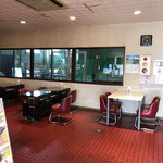 ゴーゴーカレー - 振り向くと激渋空間。