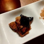 中国薬膳料理 星福 - 前菜3種のキクラゲと厚揚げ？の佃煮⭐️まろやかなお醤油でこっくりと煮込まれています♫
