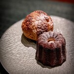 蒼 - 外がカリッと、中もっちりの見事なカヌレ。カヌレ、大好きなので、嬉しい。