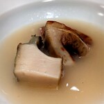 蒼 - 千葉　鴨居の黒鮑　自家製バターソース　やまどり茸もどき。蒼さんの自家製バターは軽く、大好き。それが溶け込んだスープはやはり軽やかで、素材を噛みしめて滲み出る滋味が生かされる。
