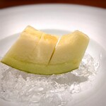 蒼 - 浜松　天使音メロン。この時期、浜松の勢麟さんと蒼さんで頂ける最高峰のメロン。入院したら、これ、丸ごと一個届かないかしらww