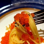 蒼 - 届いたばかりの新イクラを、コントレックスで洗い、さっと出汁に漬けた上質な玉子食べているような逸品。パスタには蛤出汁を含ませて、これだけでも絶対美味しい。