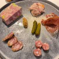 レストラン アルティザン（restaurant Artisan） - アルティザンのパテとシャルキュトリ盛り合わせ