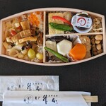 亀戸升本 - 今回は「香取弁当」(1,210円)、彩り鮮やかなちらし寿司にオカズがタップリ。