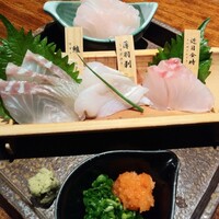 八吉 新宿西口店 - お造り四点盛り合せ1,980円は真鯛、鱸、薄羽剥、近目金時