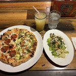 American Pizza&Craft Beer TRUNK - 日替わりピザランチ(M)+サラダ•ドリンクセット 1,350円税込