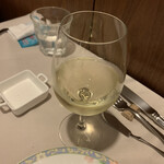 Bistro Cache Cashe - グラス白ワイン　イタリアのシャルドネ　これは1000円