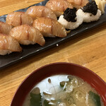 八丈島 - 「島寿司」二人前が一皿に盛られてます。味噌汁付き！
