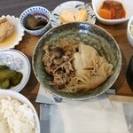 カフェ・アカリ - すき焼きのワンコインランチ