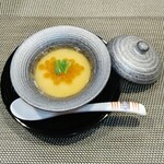 輪久 - 料理写真:栗と百合根の茶碗蒸し、いくら添え