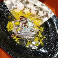 輪久 - さわら低温調理しいたけペースト、菊花餡