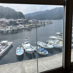 Maruyoshi - 部屋から見える漁港