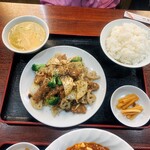 中国料理 峨嵋山 - 牛肉、イカ、黒胡椒炒め　税込800円