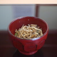 からすみ蕎麦 月と松 - お通しのじゃこ山椒