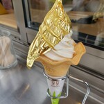 Hakuichi - お約束の金箔ソフトクリーム