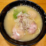 鶏そば きび - 「鶏白湯らーめん(850円)+味付玉子(130円)」です