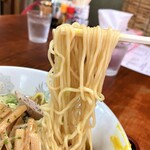 中華そば志のぶ支店 - 自家製の麺