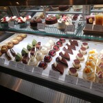 Patisserie Ravi,e relier - 