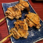 坂途中の焼き鳥屋 くら - 手羽先