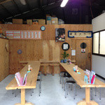 店内と言っていいのか？外の飲食スペースです。