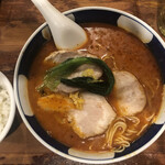 支那麺 はしご 銀座八丁目店 - こちらは以前同店訪問の中辛です。大辛と汁の色少し違うの分かりますか？