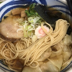 Menshou Kotobuki - 麺の様子。ちゅるちゅるって感じ