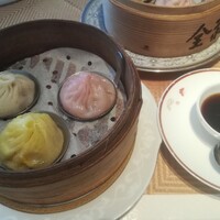 全聚徳 新宿店 - ②小籠包3種（フカヒレ、蟹味噌、豚肉）