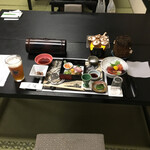 美湯の宿 - 夕ご飯　最初のセット　食べ終わるたびに、次の料理が運ばれてきます。