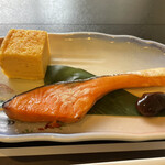 美湯の宿 - 朝食のシャケ　とても美味しいですね