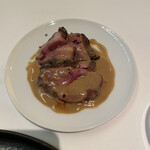 メイ - 鴨胸肉ともも肉を鴨の出汁とアメリケーヌのソースで。