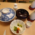 うなぎ 久保田 - お漬物も主張しない爽やかさ、奈良漬が少々あるのが鰻料理屋としての矜持を感じます。