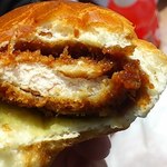 大英堂製パン店 - カツパン断面